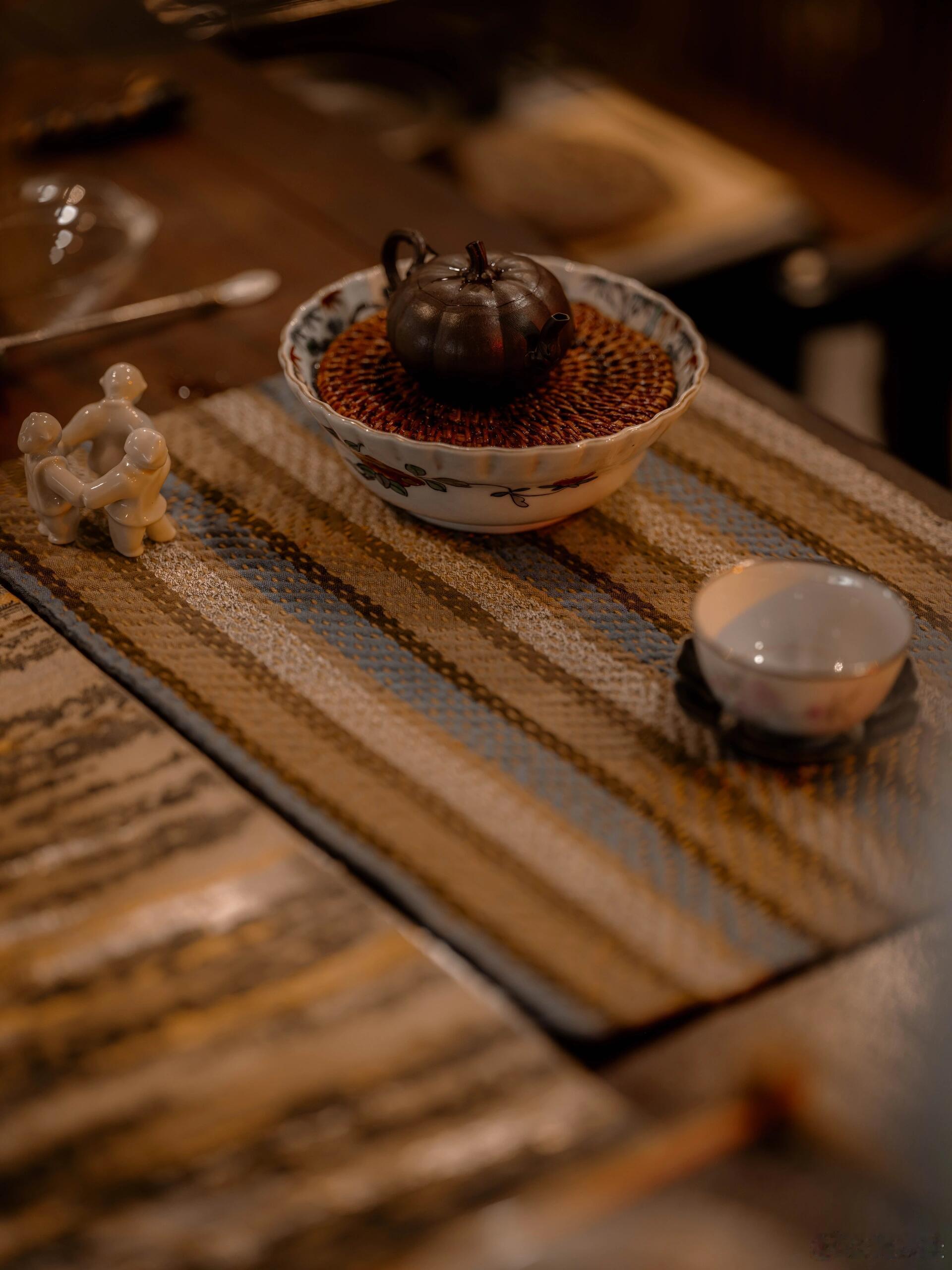 你知道吗？有时候我觉得，能安静地做自己，就是最大的幸福。我不爱和人比较，从不羡慕