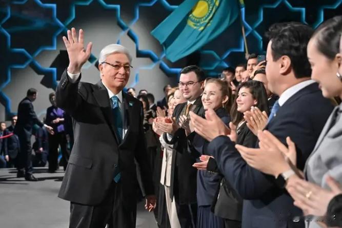 托卡耶夫赢定了：隐忍多年，终于换来天翻地覆。
 
距离哈萨克斯坦议会选举还有两周