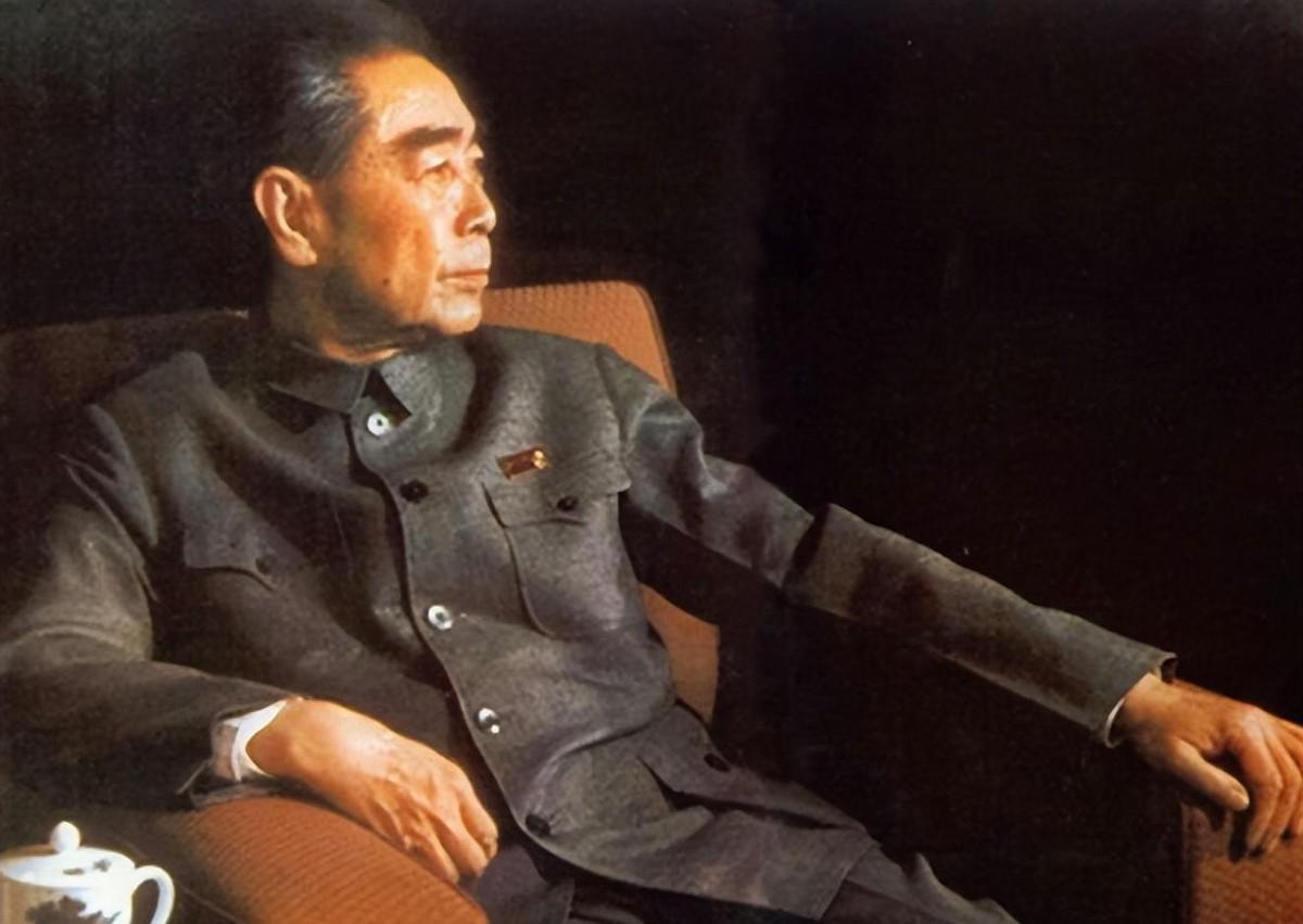 1950年周总理在中南海开会时见到徐向前，亲切建议他调整座位，这背后有何用意？