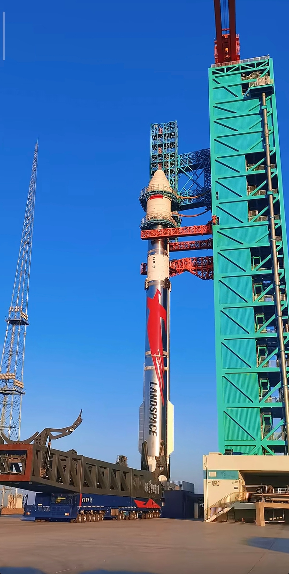 ZQ-3 Y2已经完成整流罩组合体吊装，瞄准周二发射。 