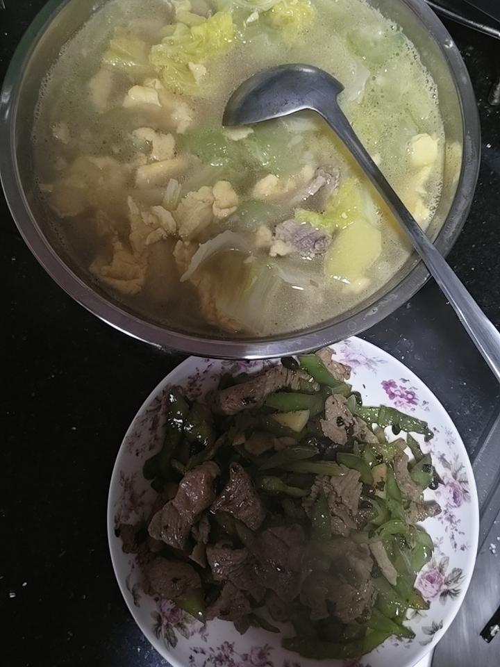 再苦再累也要按时吃饭！