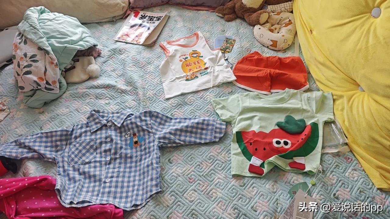 最近沉迷各种直播间啊，好看的衣服怎么那么多啊，看起来都便宜喽嗖的，但是不知不觉就