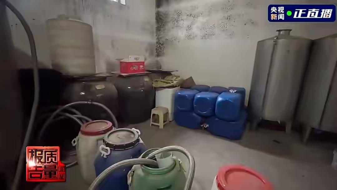 完整榜单
我国摧毁特大假酒网络

近日，一则振奋人心的消息刷爆了各大朋友圈：我国