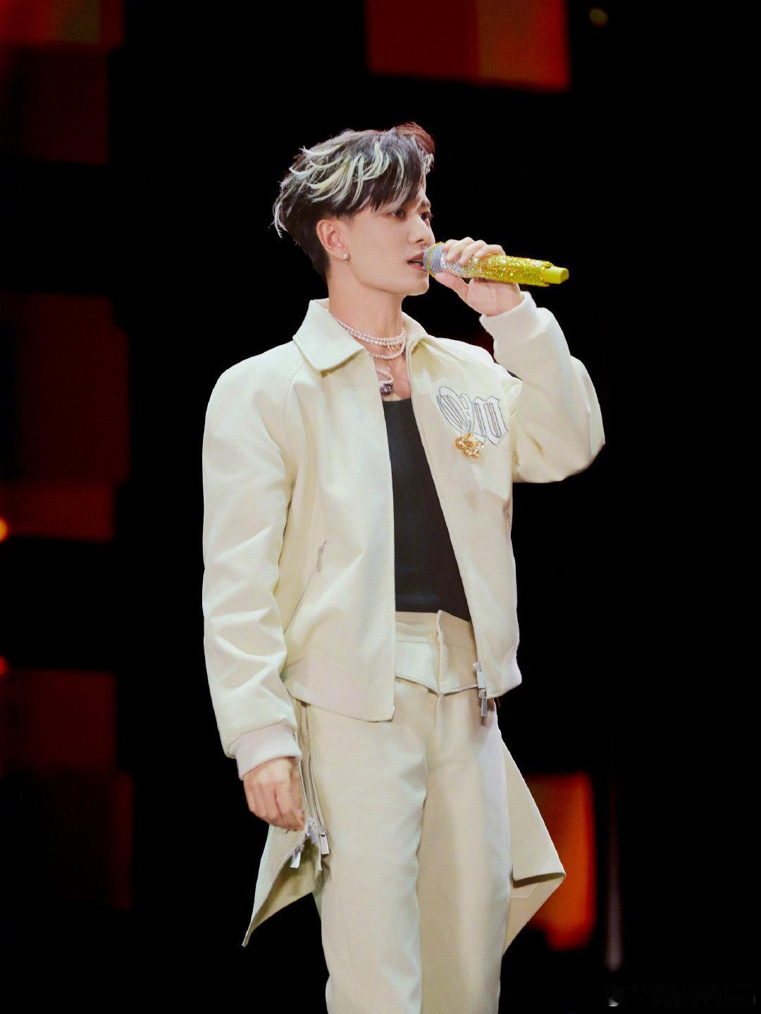 任嘉伦你到底有多少骨可以剔任嘉伦故人之姿 从周生辰到新角色，剔骨名场面再次重演。