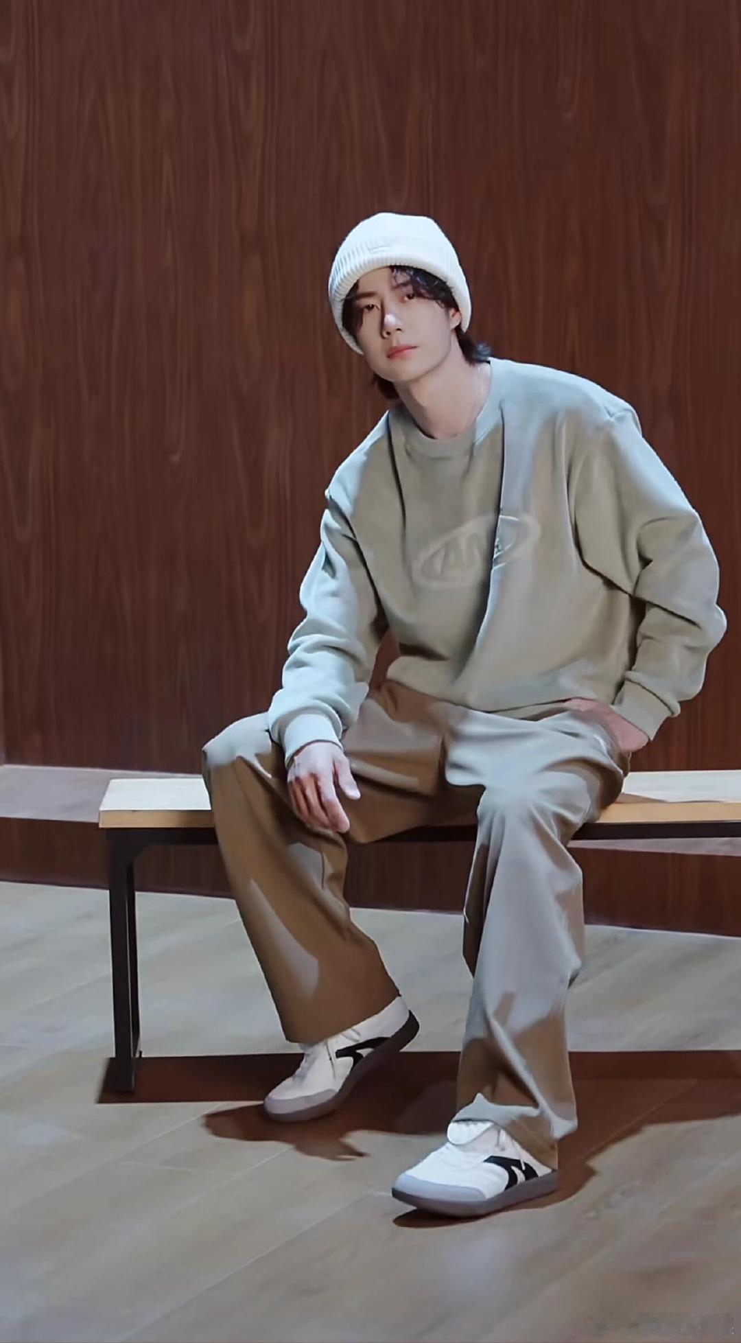 王一博秋冬lokk王一博的秋冬穿搭，这个男人太帅了点。王一博美拉德穿搭 ​​​