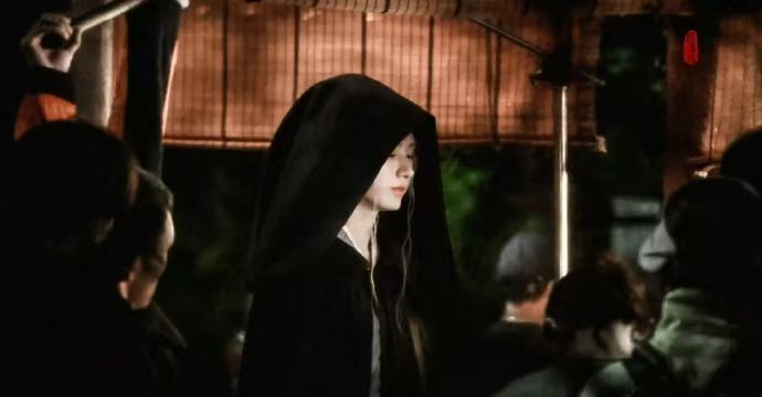 成毅赴山海黑衣妆造成毅赴山海黑衣饭拍成毅赴山海黑衣饭拍，成毅《赴山海》黑衣妆造，