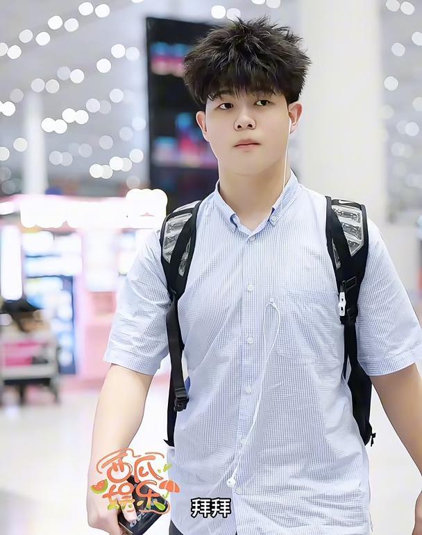 哥弟俩长高了许多
又到了开学季，爸妈陪着哥俩去英国读书安吉 小鱼儿 沙俊良 沙俊