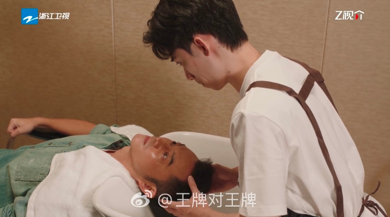 王牌9高能量一家子上班vlog 这班上的也太不正经了！偷感出场演成喜剧片，卡点摇
