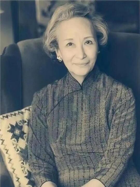 “我已经活够了。”2009年，“上海滩蕞后一位名媛 ”郑念病重，弥留之...