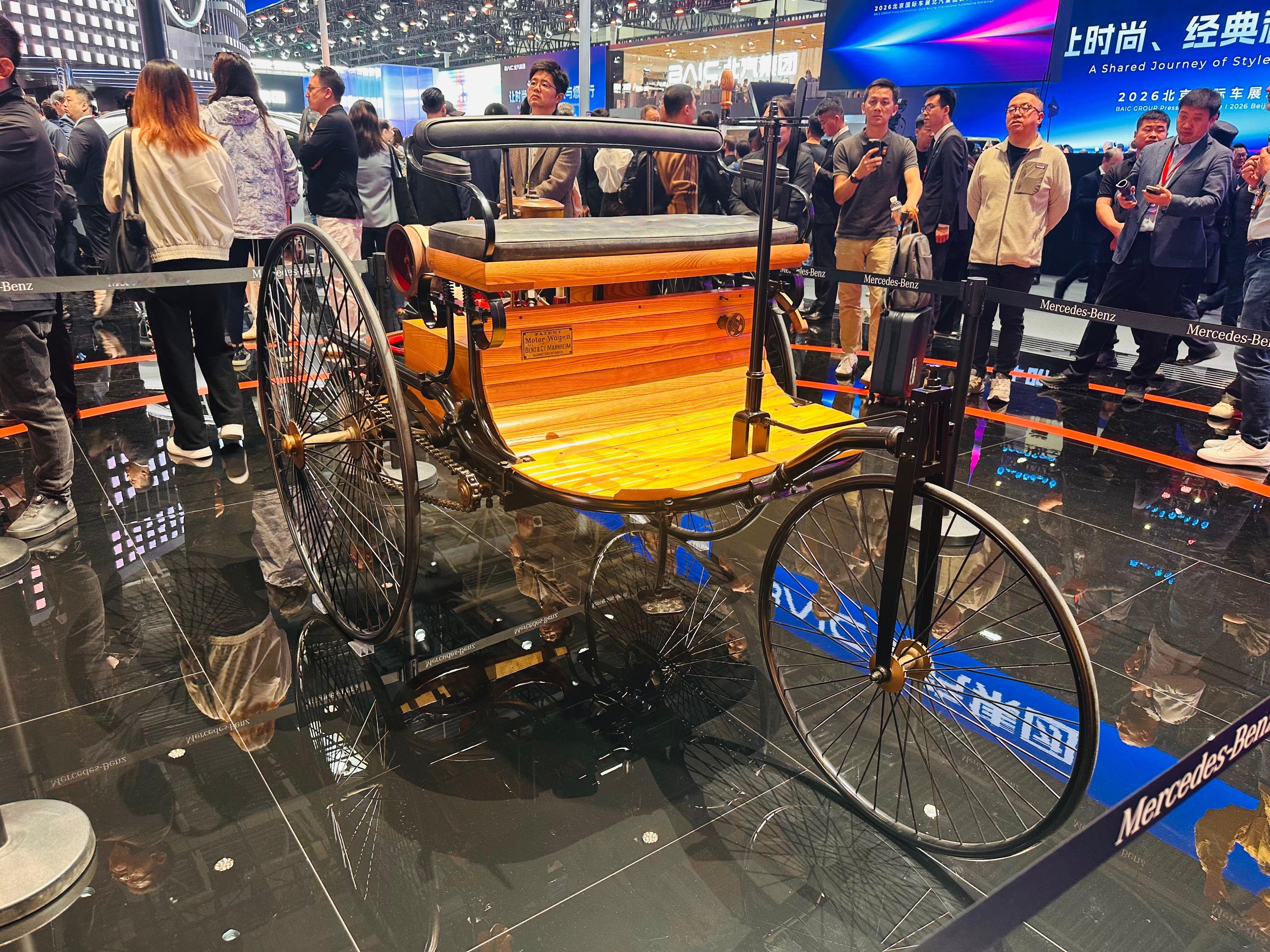 在奔驰展台读懂汽车140年 奔驰S级全面接入中国技术，承认中国正在引领汽车行业发