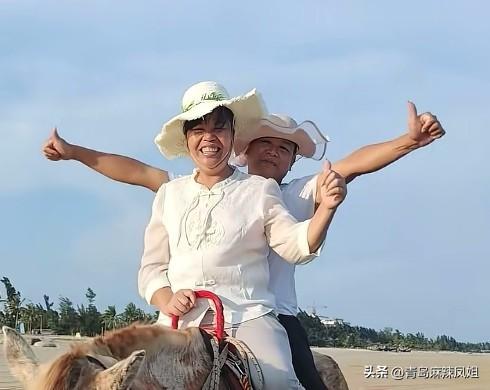 年过花甲仍怀童心！全爸全妈六一奔赴中国第一滩，海边骑马过童趣节日。
六一儿童节，