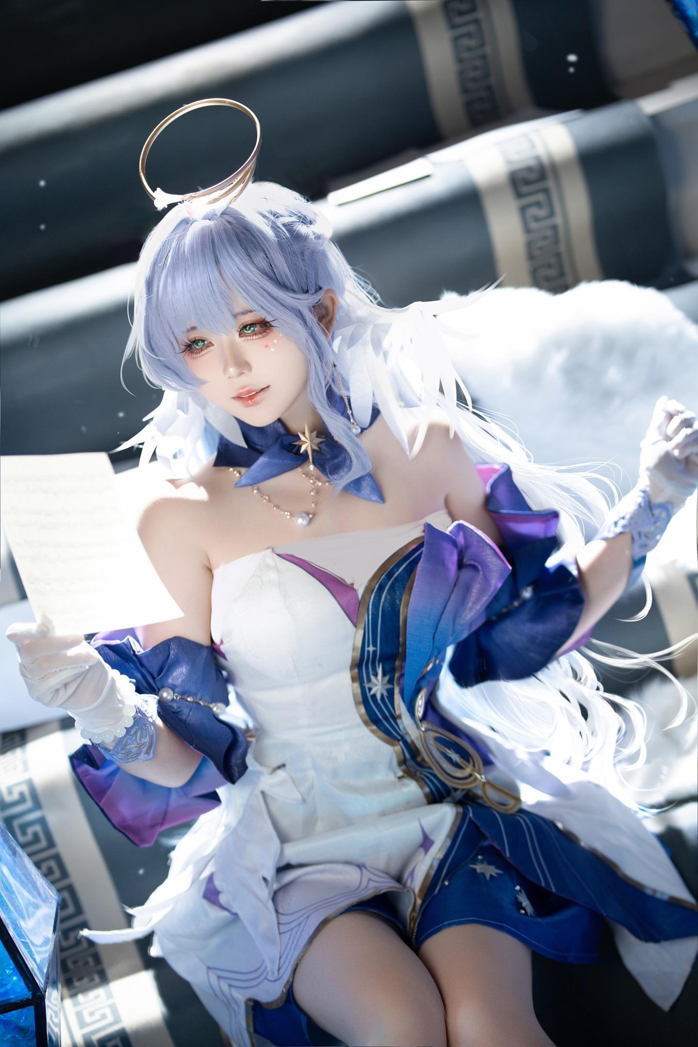 尽情歌唱🎶。
