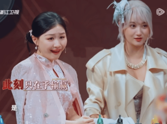 hhhh～关晓彤金靖到底还有什么是你俩不敢说的啊 节目效果直接拉满，她俩真的是什