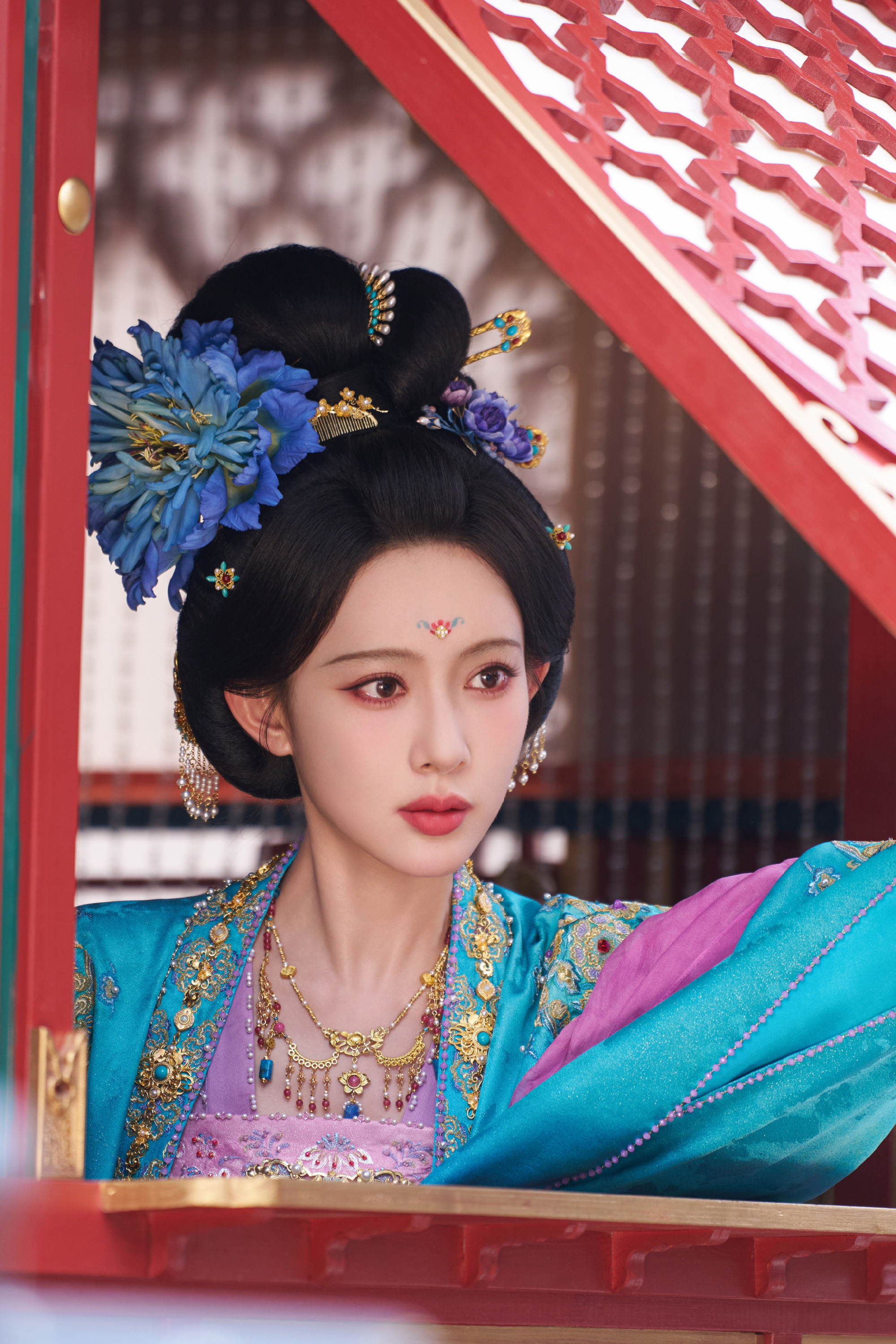 1.大眼妹以前能撕番的时候，为了争一番，能不惜掀桌，谁来都哄不了，不需要撺掇粉丝