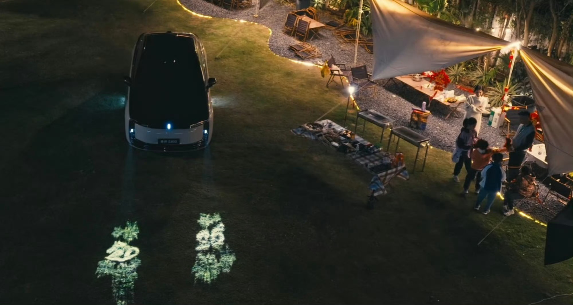 以前开车只觉得是赶路，现在更像是去奔赴热爱。马年换上“马到成功”迎宾灯，每次上车