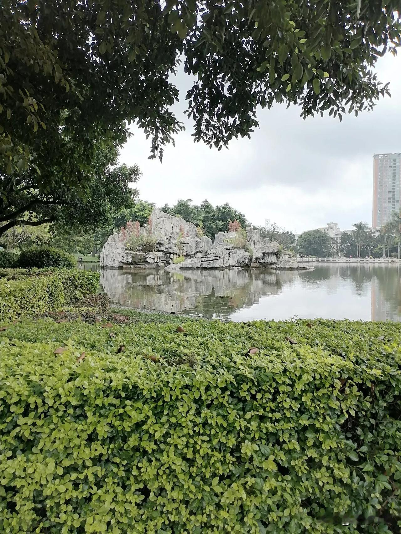 我们的旅居生活～1
       今天是我和老伴来到弥勒市的第三天 。

   