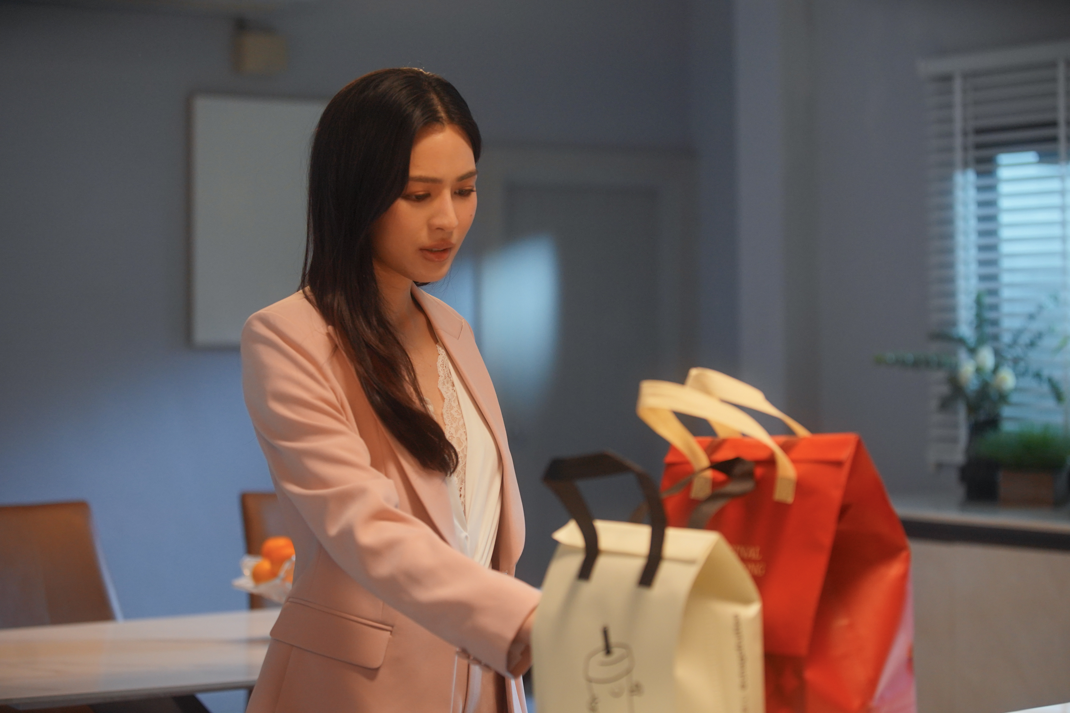 两位CEO夹货上电视了