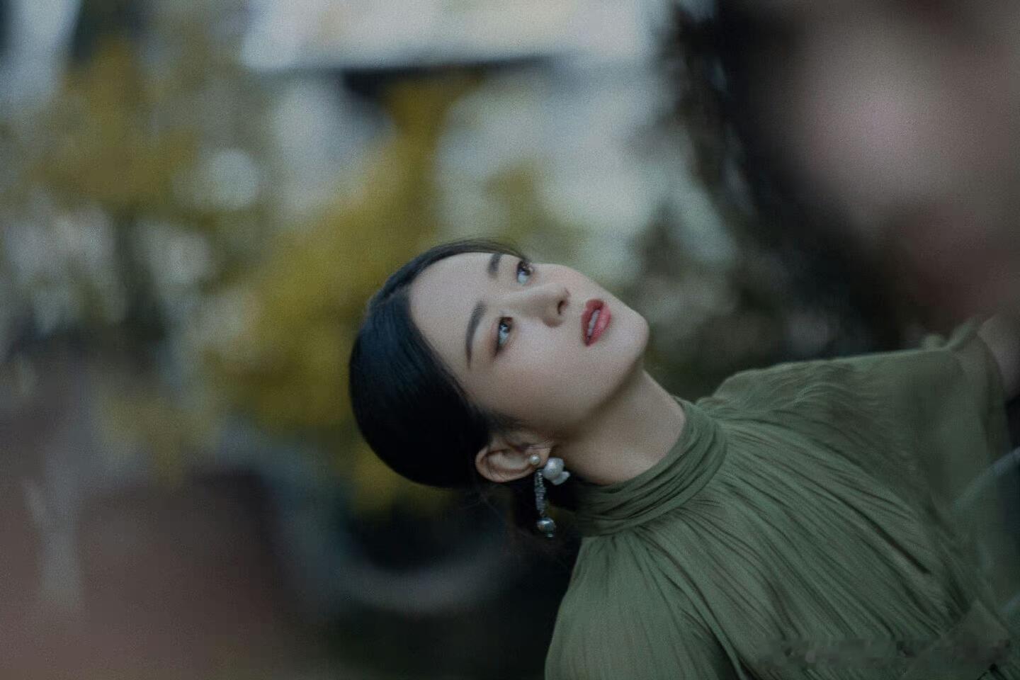 突然觉得赵丽颖好恐怖……内核强到恐怖，赵丽颖，从七年龙套到如今的大女主；从被嘲笑