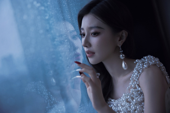 王鹤润回应获古装人气女演员奖王鹤润回应拿奖王鹤润回应拿奖，在社交平台分享现场美图