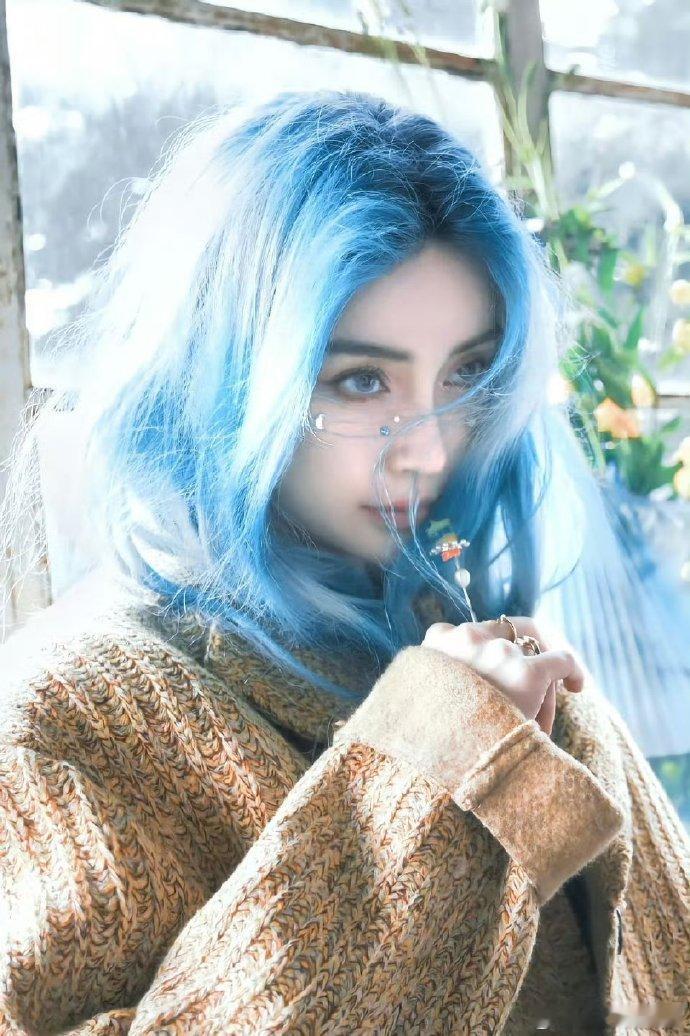 时间带走了Angelababy什么，​这组蓝发真的惊艳住了 ​​​