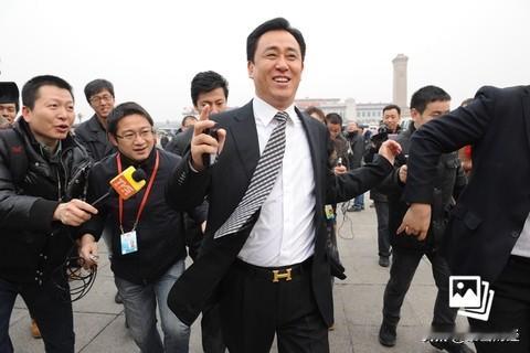 许家印2.4万亿负债：一个普通人想破头也理解不了的天文数字
 
2.4万亿，听起