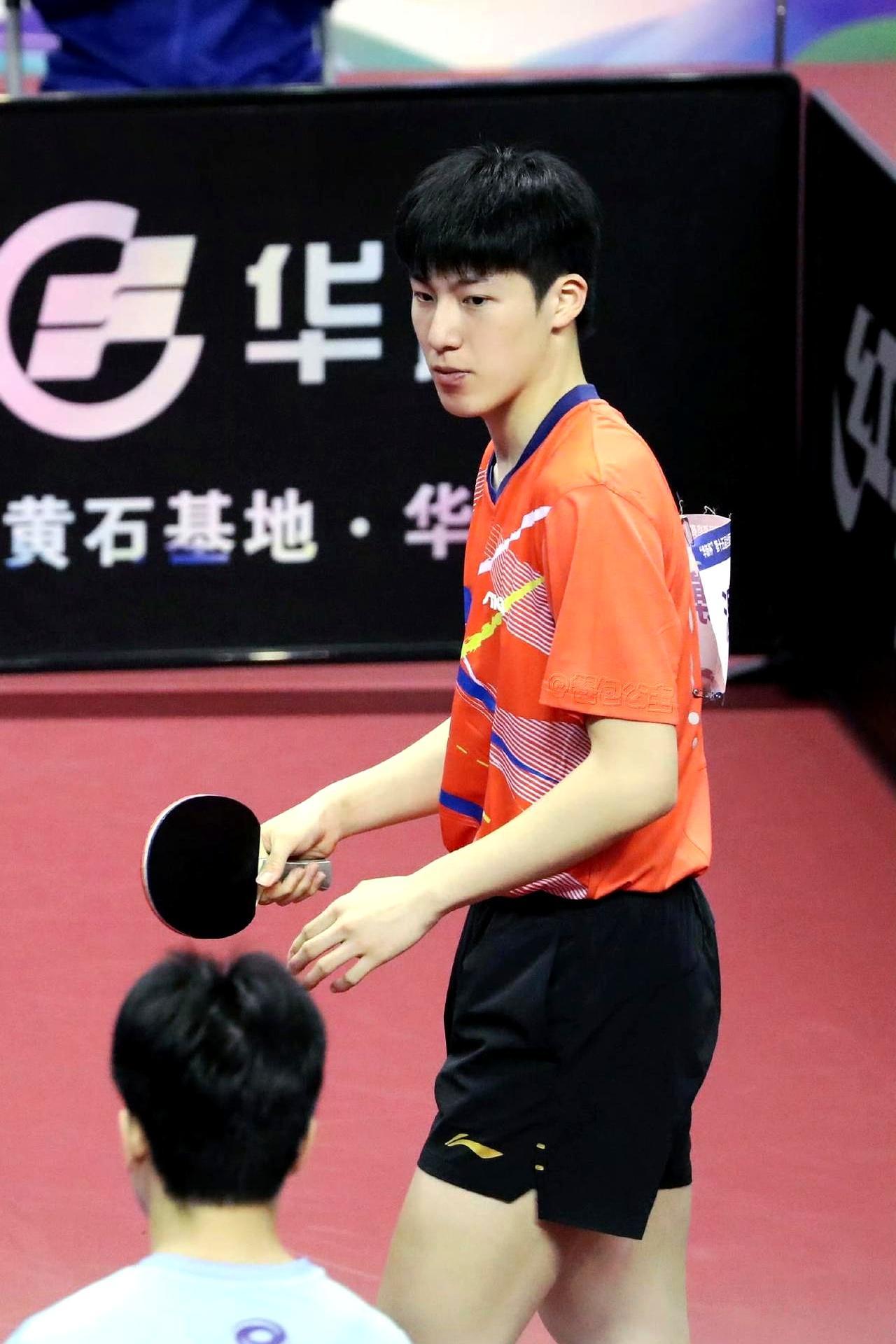 18岁河南少年3-1干掉张本终结者！
 
薛飞刚把张本智和送回家，转头就被温瑞博