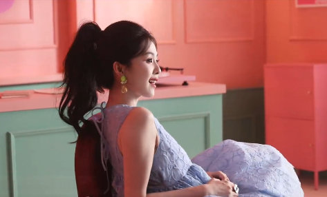 白鹿高马尾娃娃裙 白鹿高马尾娃娃裙，白鹿完全明媚小女孩啊~ 