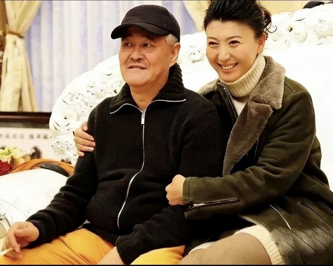 “学晶哭穷”这事儿里头，闫学晶是有委屈的，但我一点儿也不同情她，我甚至觉得：她今