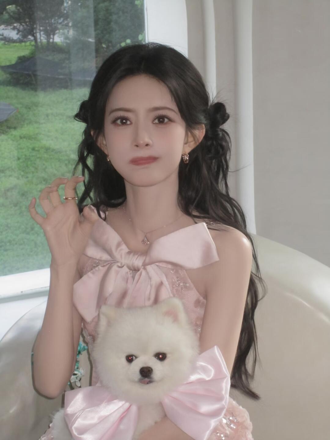 孟子义美的好热烈孟子义大波浪红裙御姐你好星期六直播孟子义亮相你好星期六直播，大波