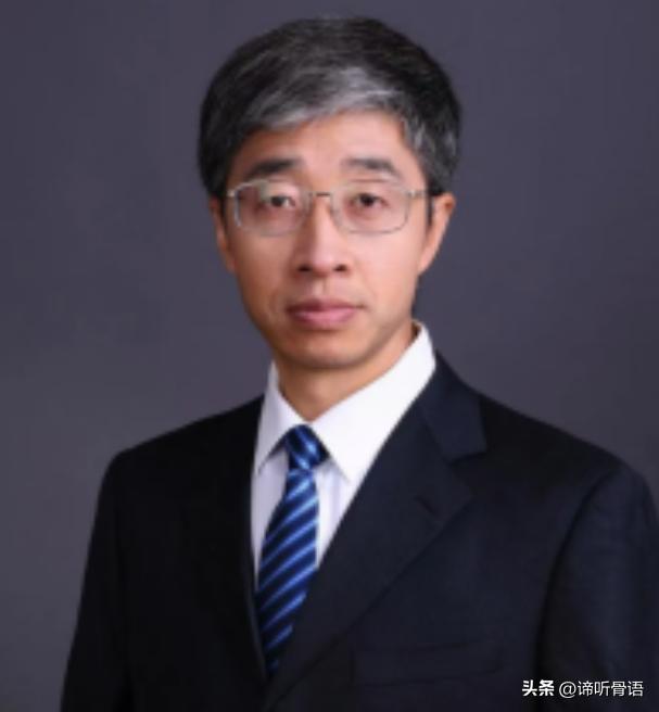 没想到一夜之间火了！北师大副教授陈志新，因为自己的课没有被教务处排上，但又不想浪