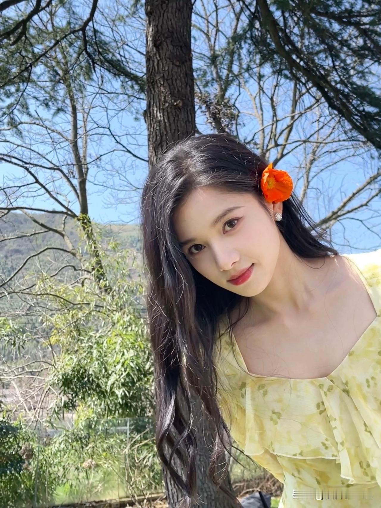 张婧仪工作室分享美照，春日感满满，女神颜值太惊艳了！
张婧仪工作室在3月22日分