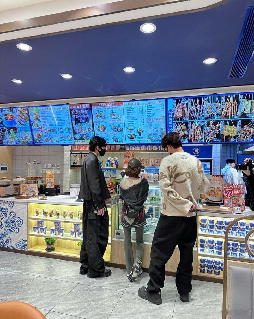 赵露思近照曝光，身材纤细瘦到不敢认，与刘宇宁同框反差太明显 