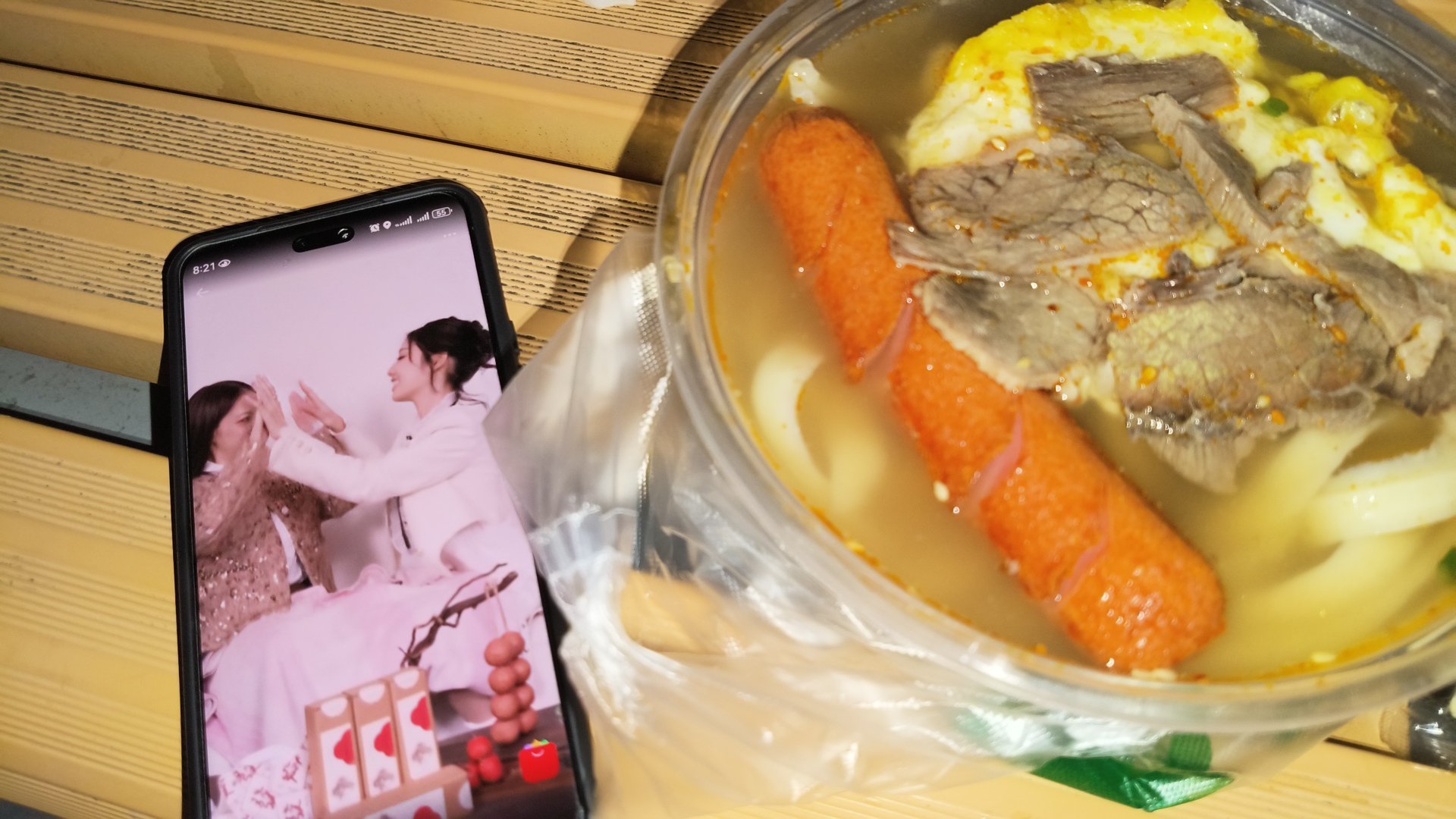 我现在好狼狈。 