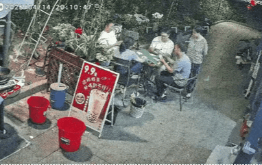 大妈把这辈子的运气都用完了。