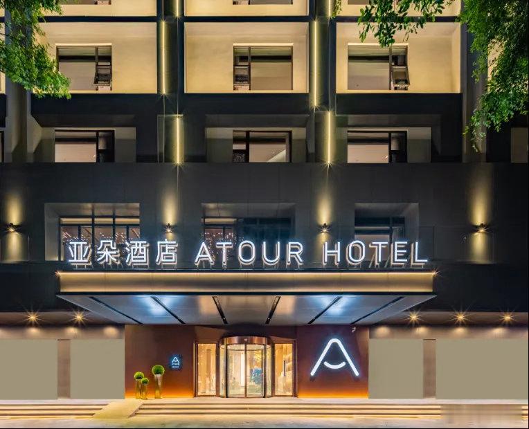 亚朵商业模式迭代：从酒店经营，稳步转向睡眠零售如今的亚朵，业务结构正在发生明显变
