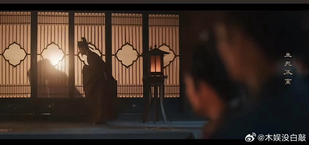 这是一个浴池吗？一个清菌锅，一个鸳鸯锅😂 下边疑似用八卦来暗示阴阳调和浴池外一