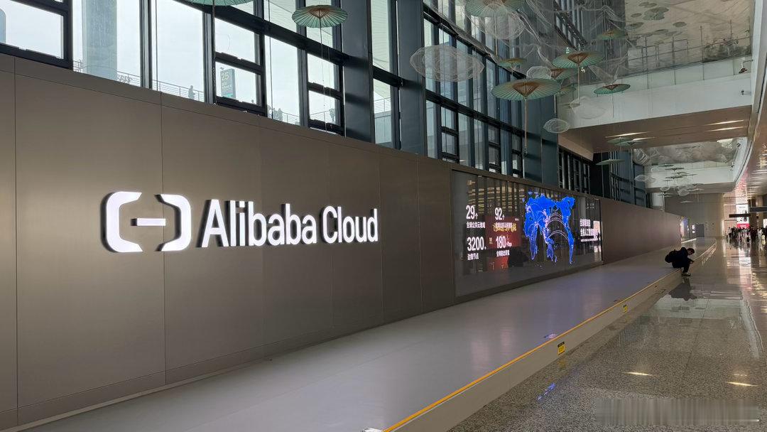 阿里云把以前杭州机场出来的那个景观区给拿下了