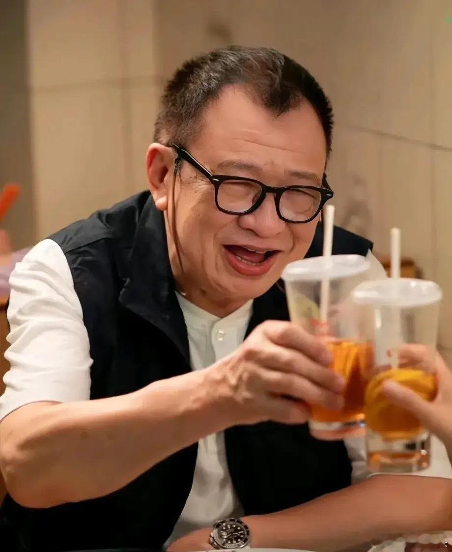 TVB老戏骨许绍雄，曾说过：人生苦短，来日并不方长。有钱就把日子过好点，没钱就将
