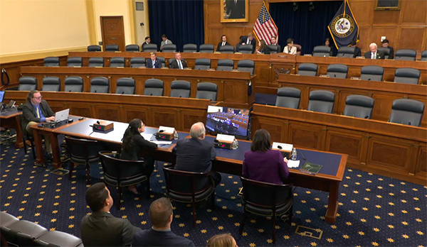 #美方炒作太空竞赛称赢家将制定规则# 【美众议院听证会炒作“太空竞赛”：中国已成