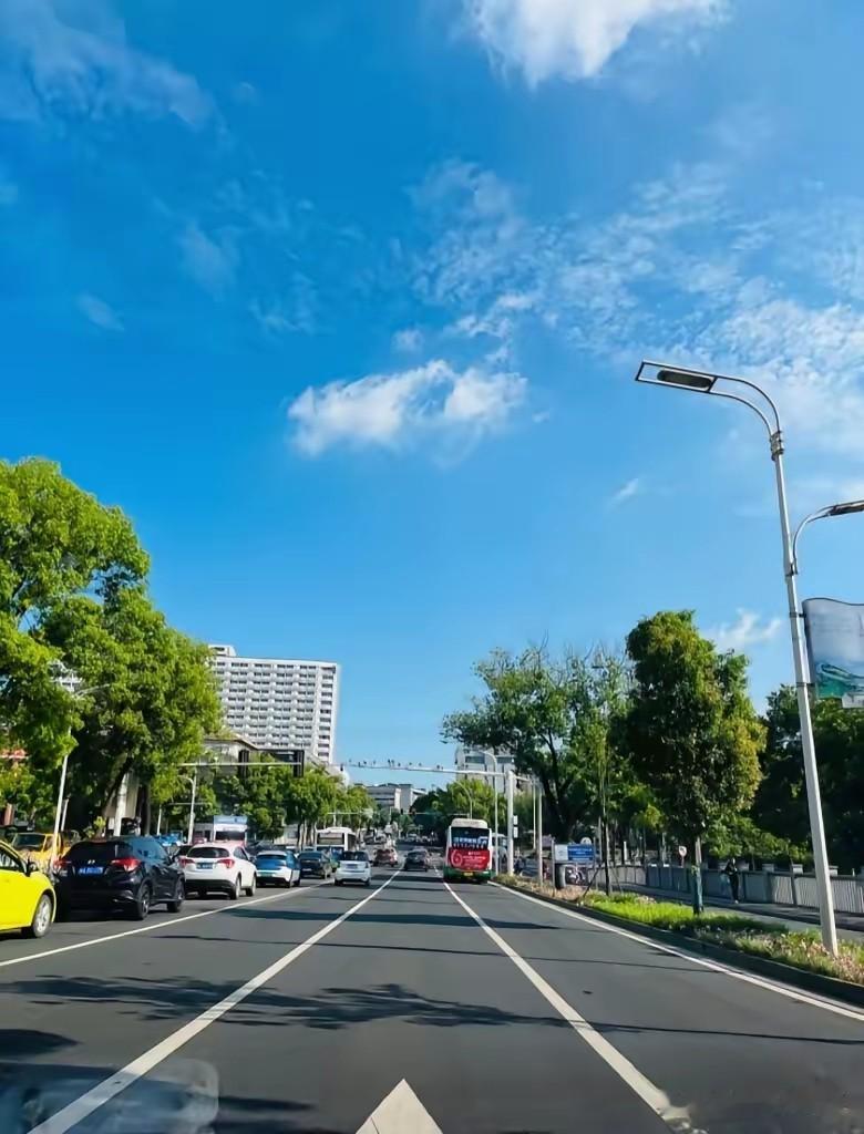 这下大家放心了，
再过6天，
也就是8月14号，全国各地都将正式
末伏阶段，一共