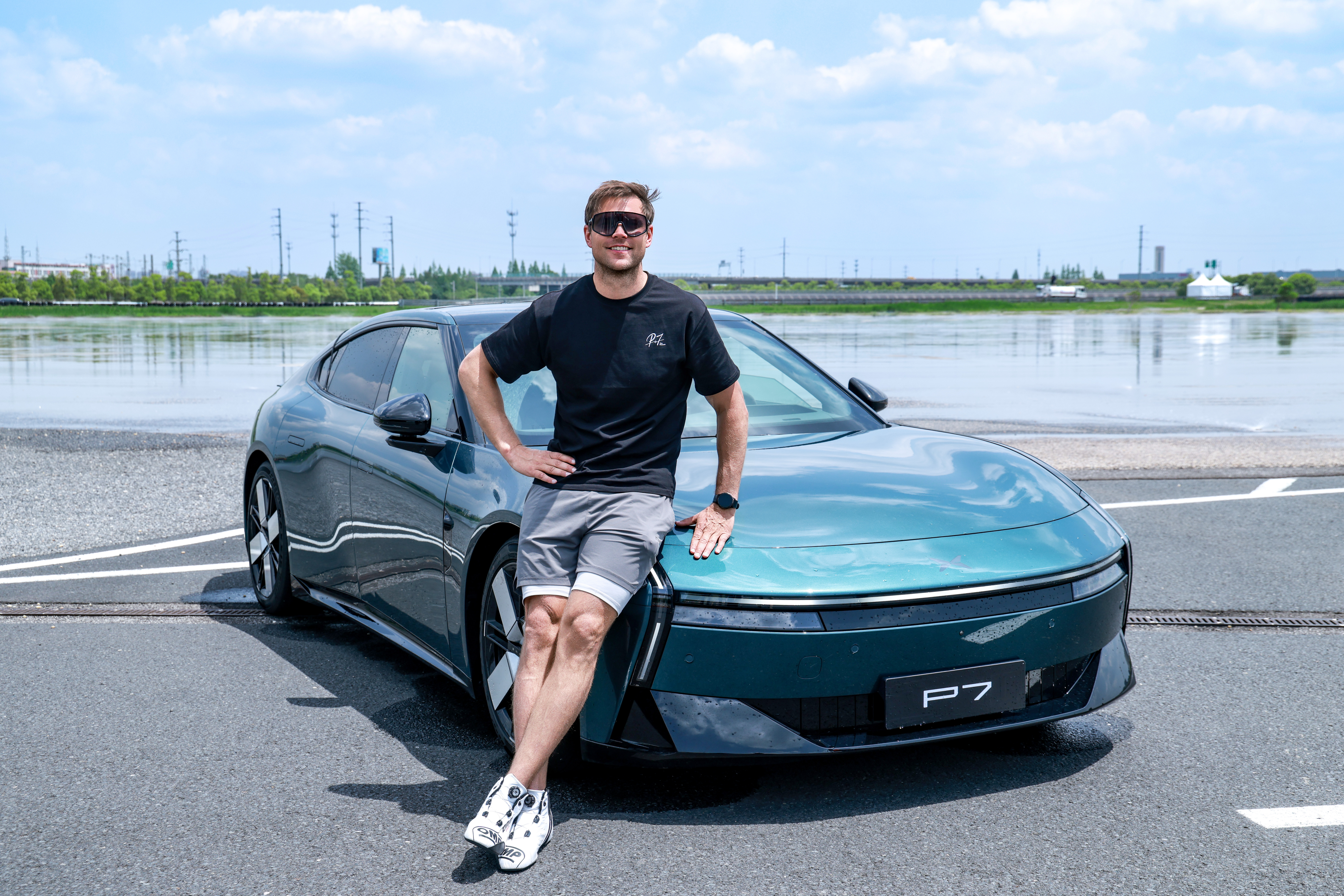 今天活动现场看他车感很强，上去搭讪两句转头一查，汗流浃背了Andreas Mik