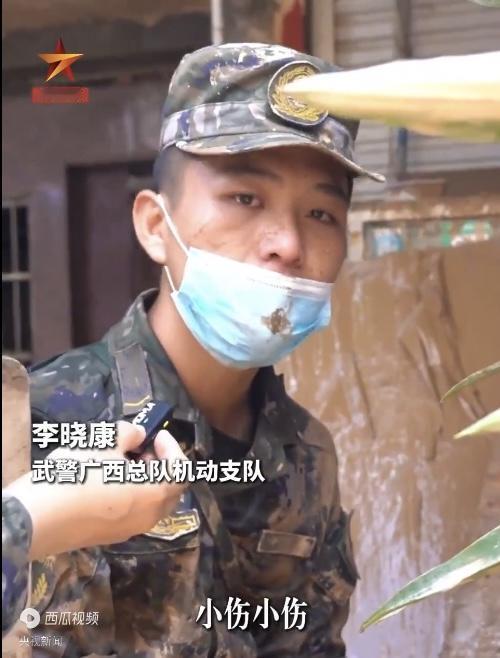 7月11日报道广西南宁，灾后清淤一线突发惊险一幕，一个刚入伍不到4个月的05后新