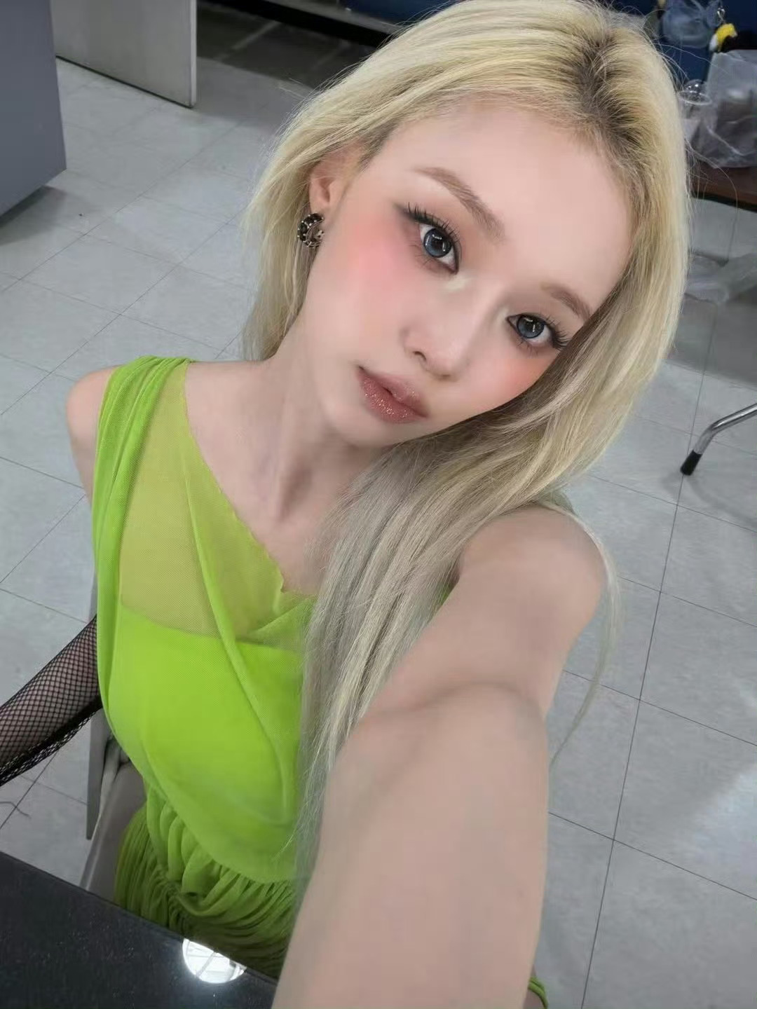 以后能不能多给金玟庭搭一些亮色系的服装