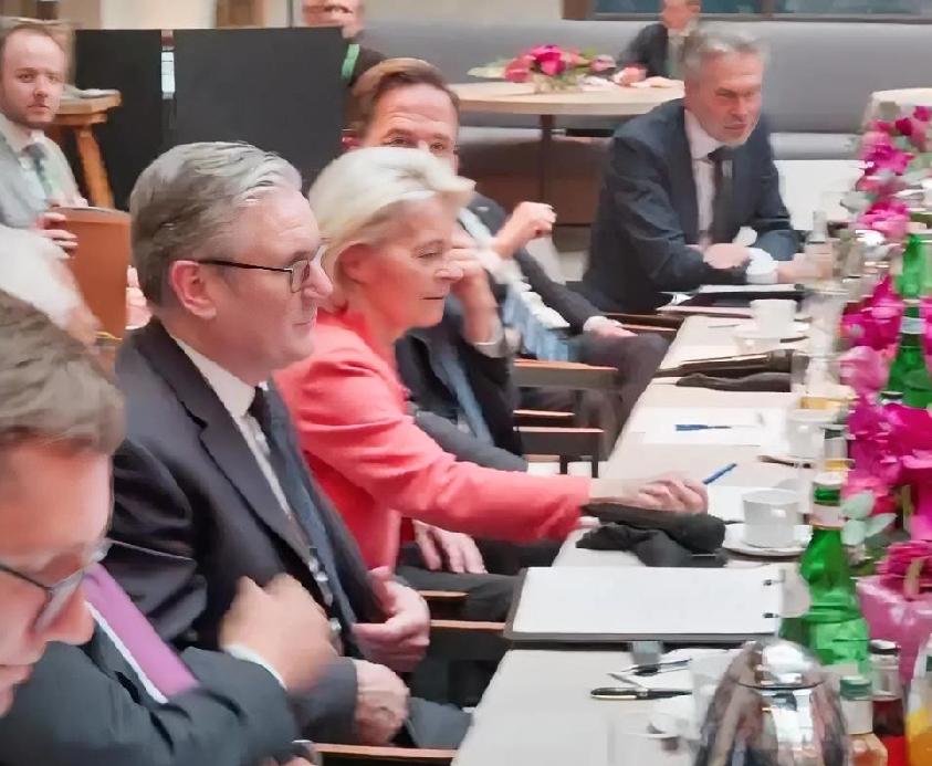 欧盟主席：
柏林模式始终坚定致力于维护一个自由和主权的乌克兰。
我们重申，我们已