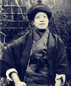 1903年，一个书生竟然辱骂光绪是小丑、慈禧是“老妖婆”。慈禧震怒，派人抓他，岂