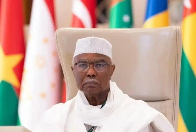 中国外交部正式宣布，1月26日，据中国外交部网站文告：中国高层与伊合组织秘书长塔