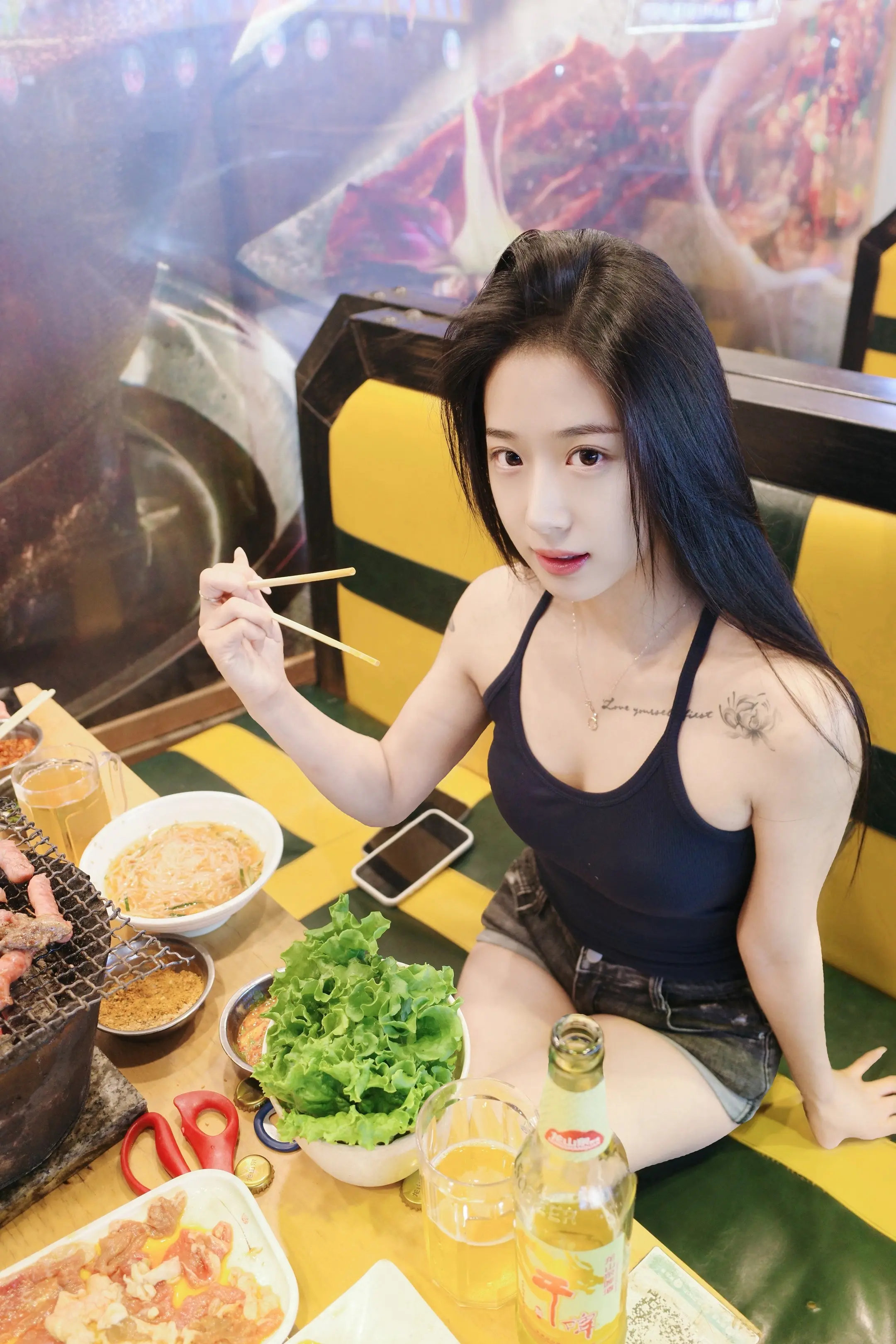 有一个幸福的女孩 正在读我这句话