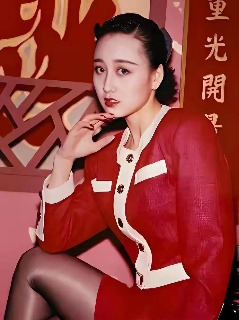 不要和利智比身材，谁比谁输。黄秋燕那么美，李连杰见过的美女又那么多，可绝佳身材的