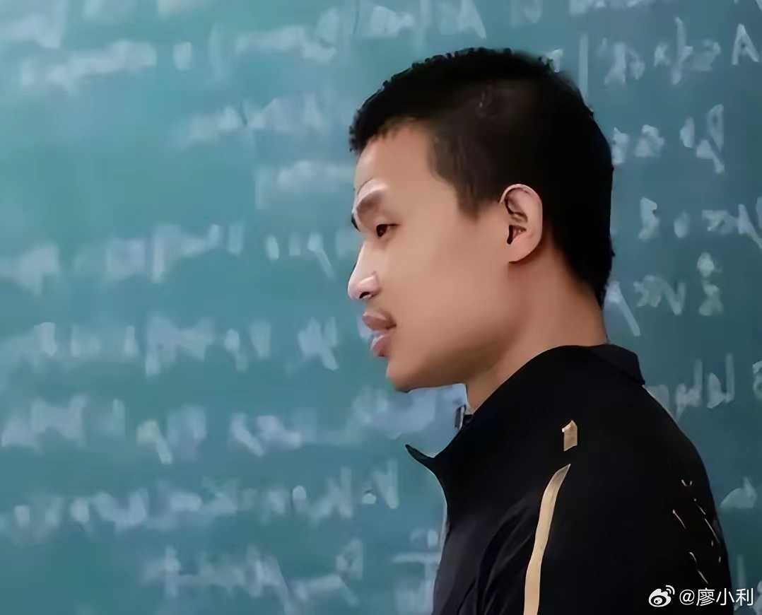 韦东奕曾连续多天听王虹讲座王虹获得菲尔兹奖，很多人立马想到了韦神，同为数学大神，