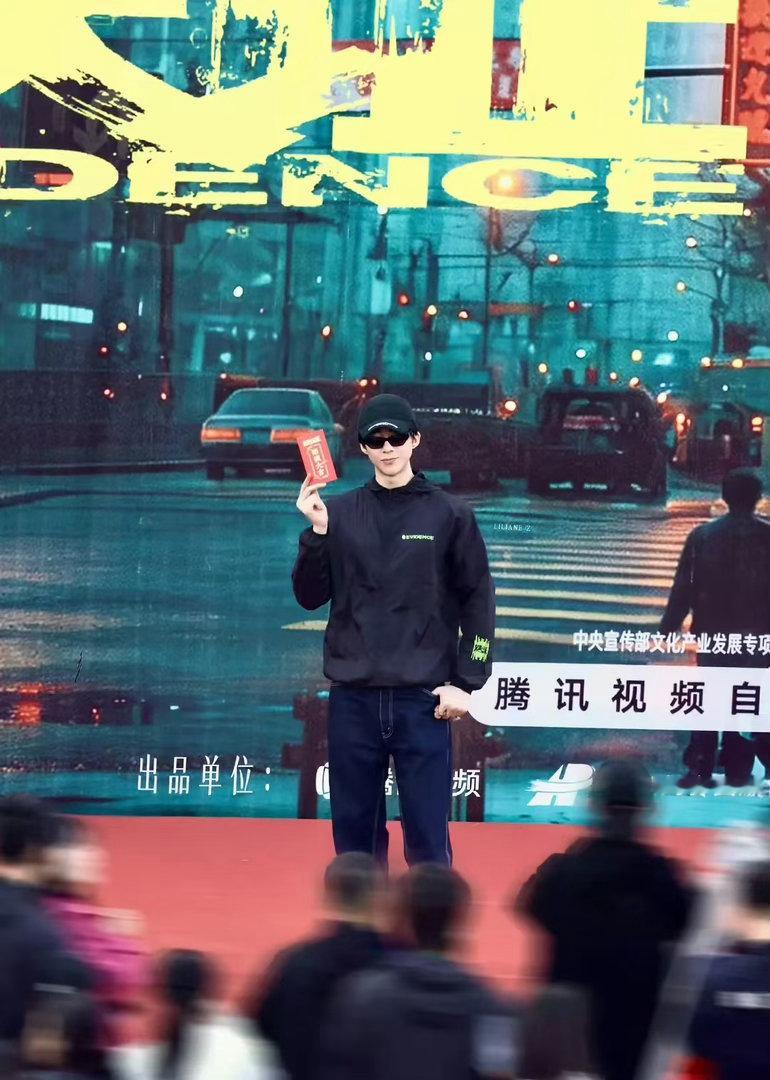 刘宇宁铁证将登陆央视穿上警服气场大变，刘宇宁正气模样一眼惊艳众人摩登兄弟